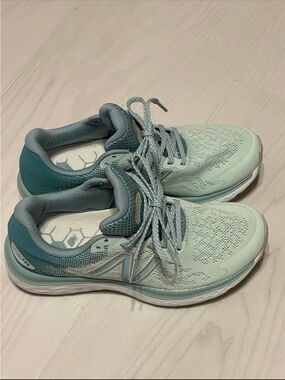 New Balance Women's Sneakers in Mint and Teal